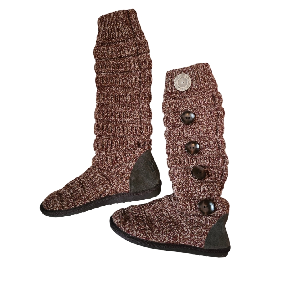 The original Mukluks slippers size 6 NWB